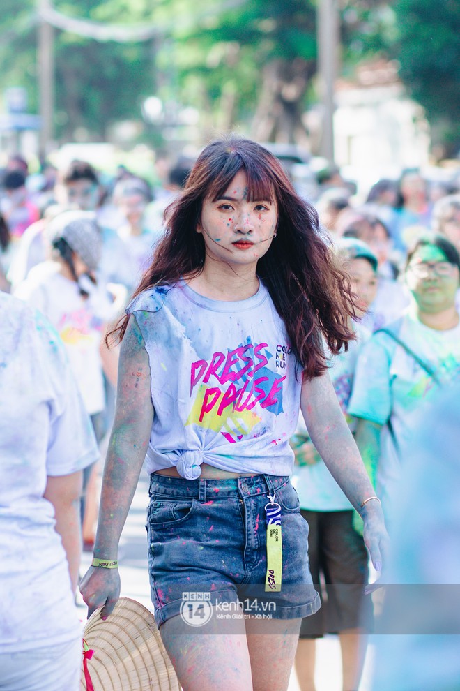 Bất chấp mặt mũi lấm lem, hội girl xinh vẫn chiếm hết spotlight tại Color Me Run - Ảnh 8.