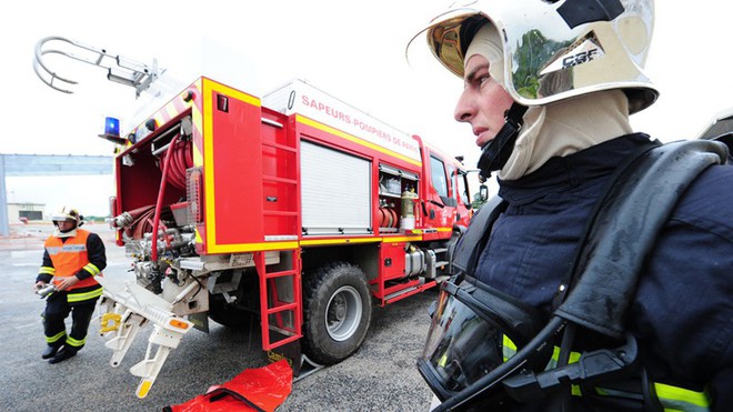 Pháp: Hỏa hoạn ở tòa nhà 6 tầng, 3 người chết, gần 30 người bị thương - Ảnh 1.