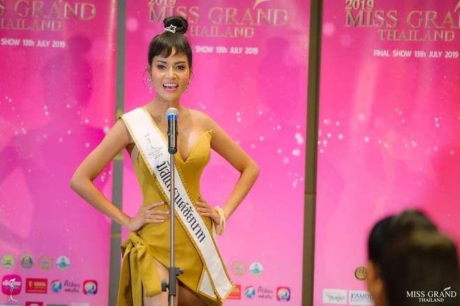 Kh&ocirc;ng thể nh&igrave;n cười khi xem m&agrave;n giới thiệu sương sương nhưng cực lầy của d&agrave;n mỹ nh&acirc;n Miss Grand Thailand 2019 - Ảnh 6.