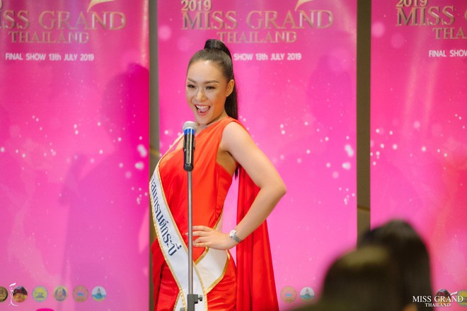 Kh&ocirc;ng thể nh&igrave;n cười khi xem m&agrave;n giới thiệu sương sương nhưng cực lầy của d&agrave;n mỹ nh&acirc;n Miss Grand Thailand 2019 - Ảnh 8.