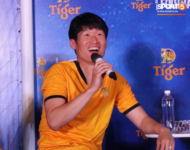 Huyền thoại bóng đá Hàn Quốc ủng hộ cầu thủ Việt Nam sang Châu Âu thi đấu - Ảnh 2.