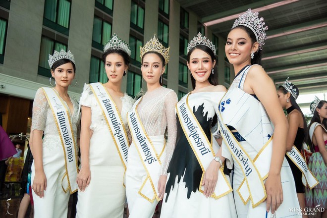 Kh&ocirc;ng thể nh&igrave;n cười khi xem m&agrave;n giới thiệu sương sương nhưng cực lầy của d&agrave;n mỹ nh&acirc;n Miss Grand Thailand 2019 - Ảnh 2.