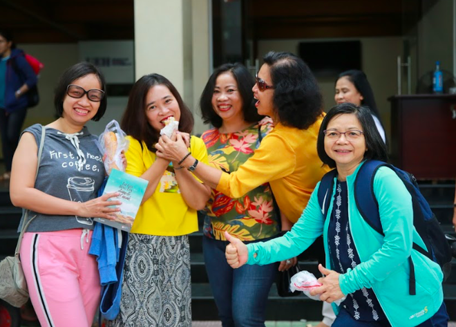 Giảng vi&ecirc;n đại học lại tấp nập l&ecirc;n đường đi coi thi - Ảnh 10.