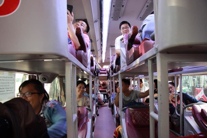 Giảng vi&ecirc;n đại học lại tấp nập l&ecirc;n đường đi coi thi - Ảnh 14.
