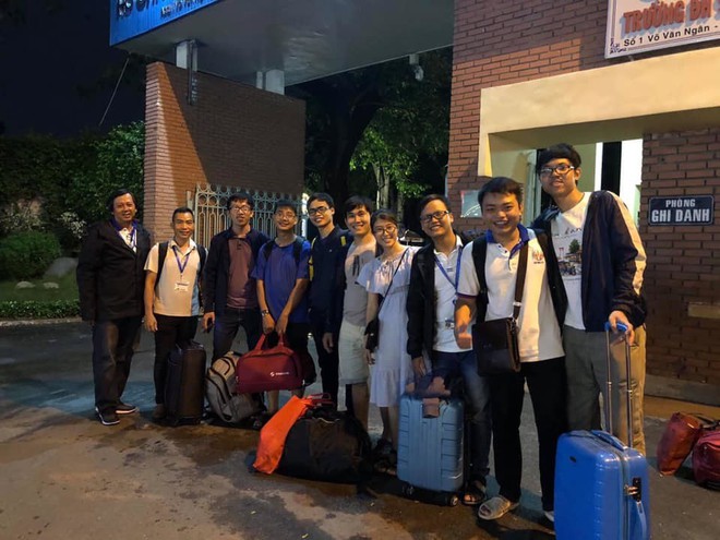 Giảng vi&ecirc;n đại học lại tấp nập l&ecirc;n đường đi coi thi - Ảnh 24.
