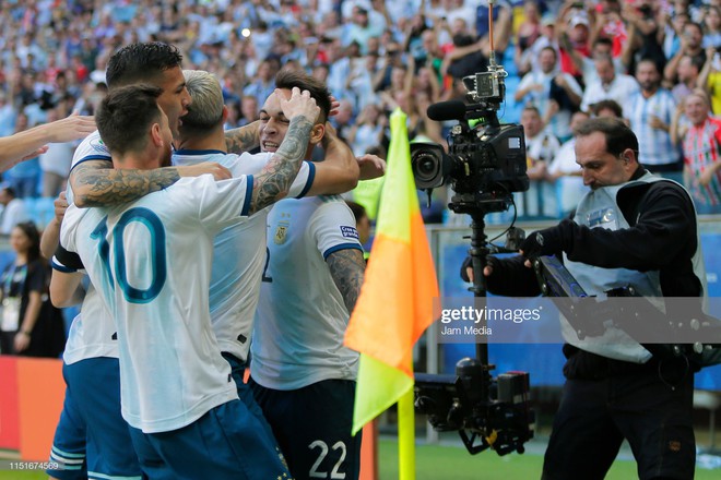 Giải bóng đá Nam Mỹ: Đánh bại ĐKVĐ châu Á, Lionel Messi và đồng đội vượt cửa tử tiến vào tứ kết - Ảnh 4.