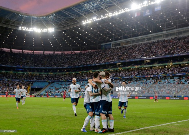 Giải bóng đá Nam Mỹ: Đánh bại ĐKVĐ châu Á, Lionel Messi và đồng đội vượt cửa tử tiến vào tứ kết - Ảnh 9.