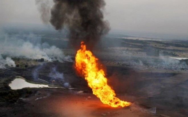 Nổ đường ống dẫn dầu tại Nigeria làm 12 người thiệt mạng - Ảnh 1.