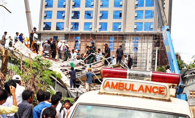 Sập t&ograve;a nh&agrave; đang x&acirc;y tại Campuchia: Số người chết kh&ocirc;ng ngừng tăng - Ảnh 2.