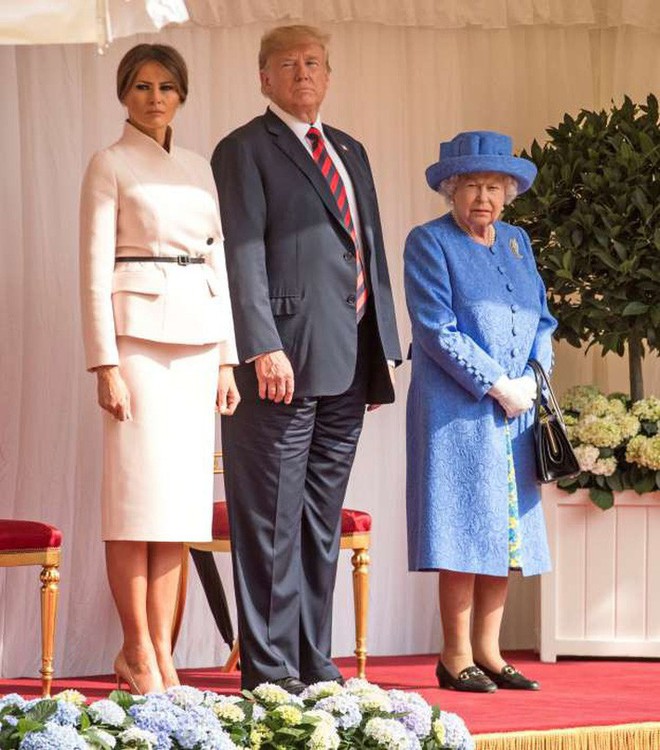 Chẳng kém Kate Middleton, bà Melania Trump gây ấn tượng với cách lựa chọn trang phục khiến ai cũng kiêng nể - Ảnh 1.