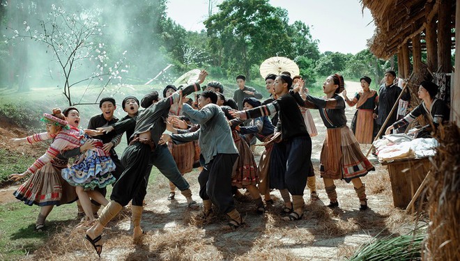 Đề văn ra Ai đã đặt tên cho dòng sông, cô Mị Hoàng Thùy Linh vội vàng lên tiếng - Ảnh 1.