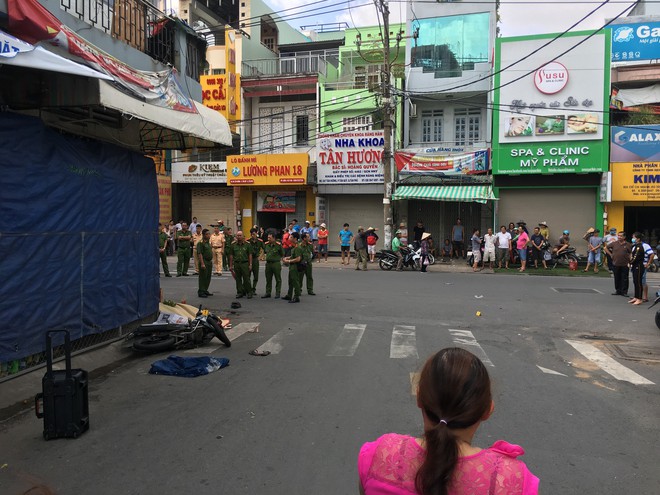 TP.HCM: Nam thanh niên đau đớn bò lê trên đường kêu cứu vì bạn gái bất tỉnh sau tai nạn - Ảnh 2. TP.HCM: Nam thanh niên đau đớn bò lê trên đường kêu cứu vì bạn gái bất tỉnh sau tai nạn - Ảnh 2.