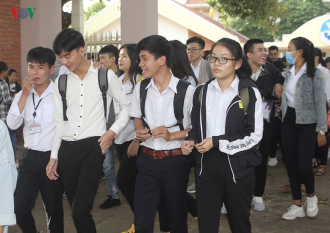Ng&agrave;y thi đầu ti&ecirc;n: Vẫn c&oacute; nhiều th&iacute; sinh mang điện thoại v&agrave;o ph&ograve;ng thi - Ảnh 11.