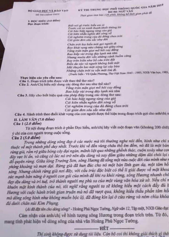 Lộ đề thi Ngữ Văn: Một nam sinh chụp ảnh đăng lên Facebook khi đang còn ngồi trong phòng thi - Ảnh 1.