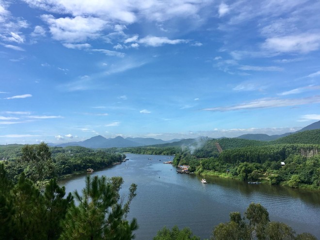 Những hình ảnh của sông Hương - biểu tượng xứ Huế mộng mơ trong đề thi Ngữ Văn THPT Quốc gia 2019 trên thực tế - Ảnh 3.