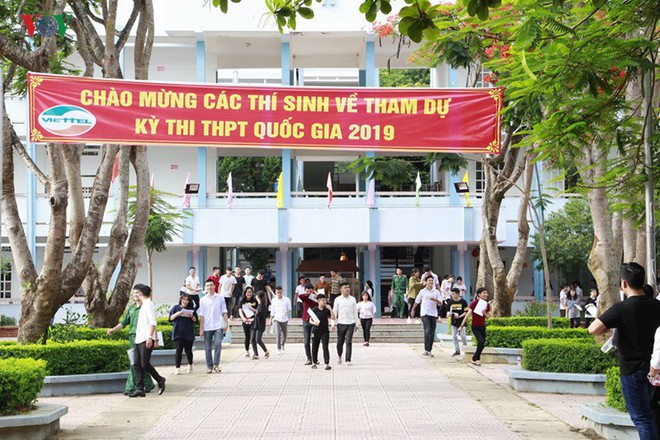 Ng&agrave;y thi đầu ti&ecirc;n: Vẫn c&oacute; nhiều th&iacute; sinh mang điện thoại v&agrave;o ph&ograve;ng thi - Ảnh 3.