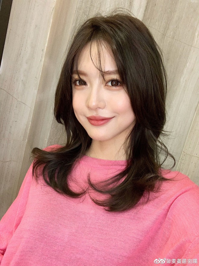 M&agrave;n dao k&eacute;o g&acirc;y sốc Weibo: Bạn g&aacute;i cũ Ph&oacute; Hằng 1 thời đen nhẻm giờ body chuẩn đến minh tinh hạng A cũng phải ghen tị - Ảnh 1.