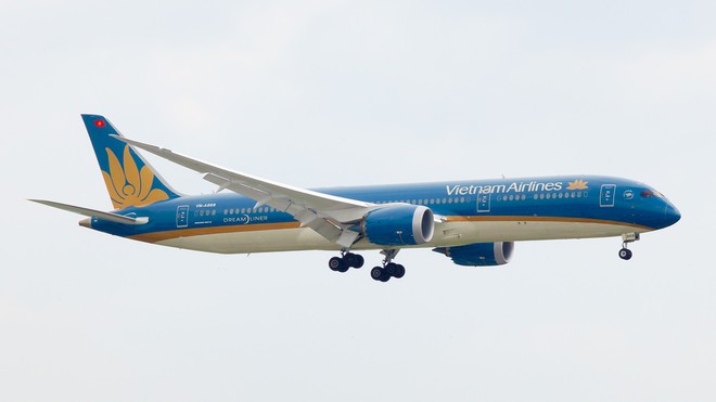 Vietnam Airlines lên tiếng vụ máy bay chậm chuyến 32 tiếng tại sân bay Pháp - Ảnh 1.