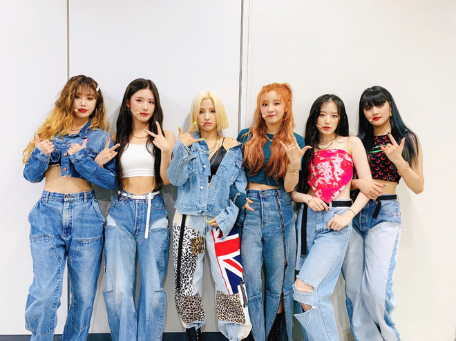 Red Velvet ôm cúp, (G)I-DLE trở lại cực ngầu cũng không hot bằng màn debut của idol Nga với gương mặt đẹp tựa Nancy - Ảnh 2.