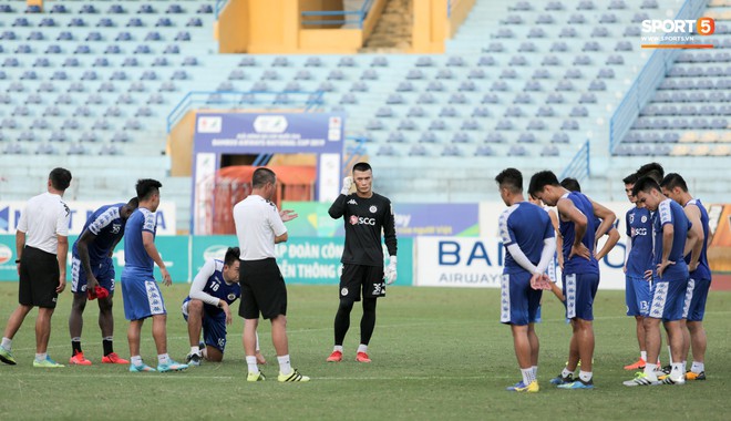 Bùi Tiến Dũng rộng cửa bắt chính cho Hà Nội FC tại Cup Quốc gia 2019 - Ảnh 2.