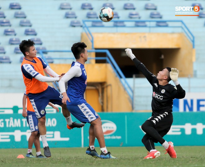 Bùi Tiến Dũng rộng cửa bắt chính cho Hà Nội FC tại Cup Quốc gia 2019 - Ảnh 3.