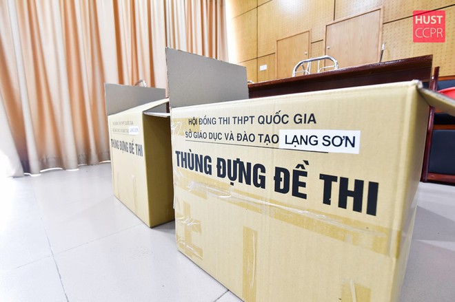 Ảnh: Tận mắt khu vực in sao đề thi cho gần 81.000 thí sinh THPT Quốc gia 2019 - Ảnh 1.