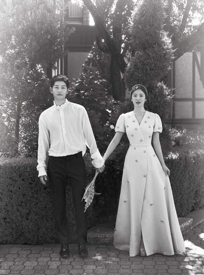 Đau lòng nhất hôm nay: 2 ngày sau khi đệ đơn ly hôn, Song Hye Kyo vẫn giữ bức ảnh cưới 4 triệu like từ 2 năm trước - Ảnh 6.