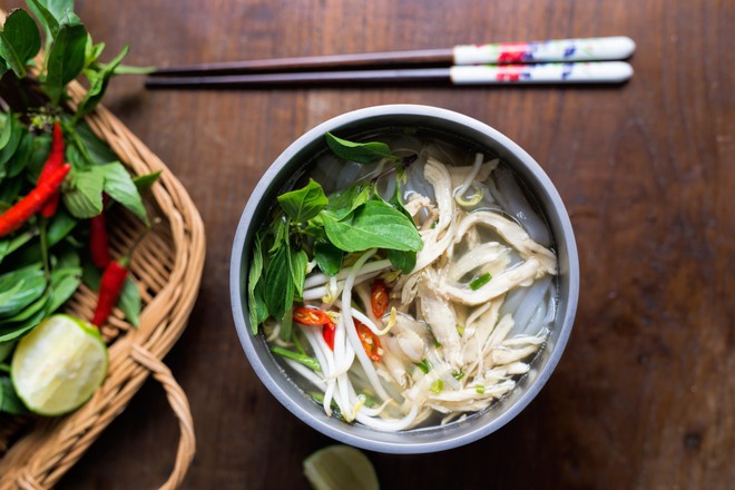 Khi mẹ bạn nấu có một món nhưng phải rửa cả bồn: đừng phàn nàn vì đó là một điều kì diệu của ẩm thực Việt Nam - Ảnh 4.