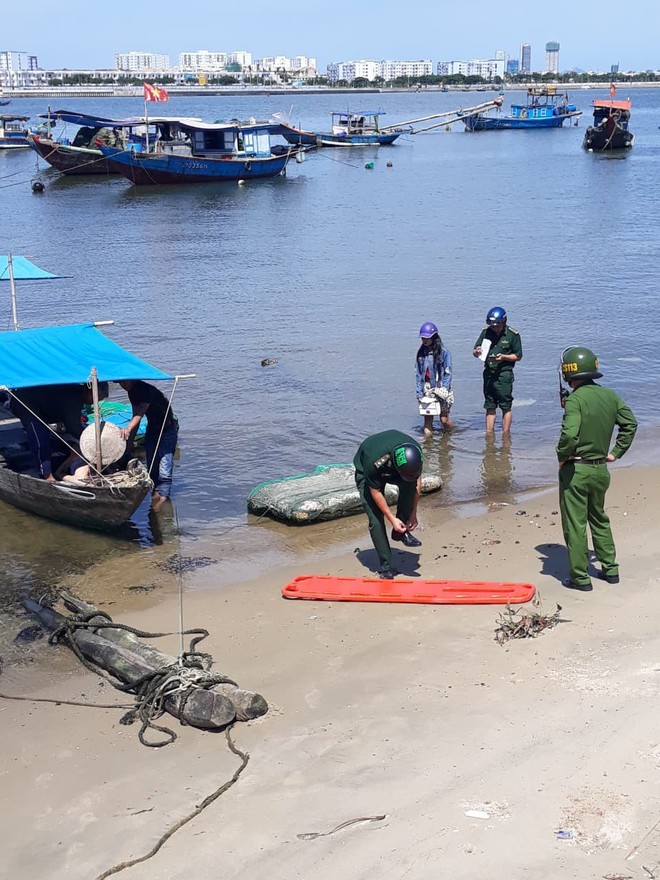 Đà Nẵng: Đang nói chuyện với người yêu, nam thanh niên bất ngờ nhảy cầu tự tử - Ảnh 2.