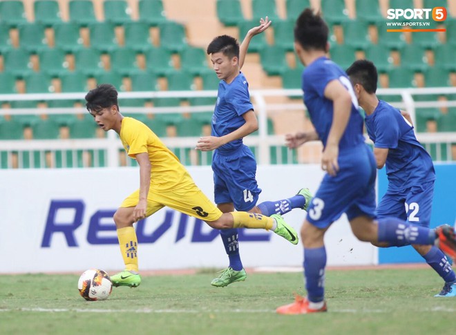 Thắng nghẹt thở trên chấm phạt đền, U15 Nghệ An lên ngôi vô địch giải U15 Quốc gia - Ảnh 4.