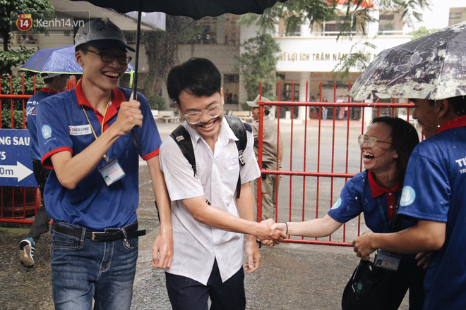 Những khoảnh khắc đẹp nhất kỳ thi THPT Quốc Gia 2019: Chúng ta đã cùng nhau đi qua 3 ngày quan trọng nhất cuộc đời học sinh - Ảnh 20.