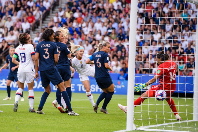 Captain America phi&ecirc;n bản nữ ghi cả 2 b&agrave;n loại chủ nh&agrave; Ph&aacute;p ở tứ kết World Cup 2019 - Ảnh 4.