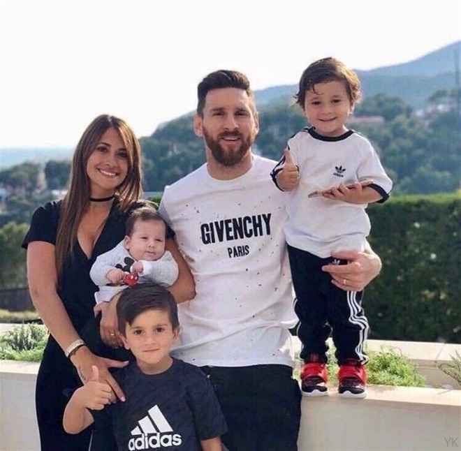 Nhìn cách Messi được vợ tiếp lửa cuồng nhiệt như thế này sau 27 năm gặp nhau, hóa ra chuyện tình trong mơ vẫn còn tồn tại - Ảnh 10.