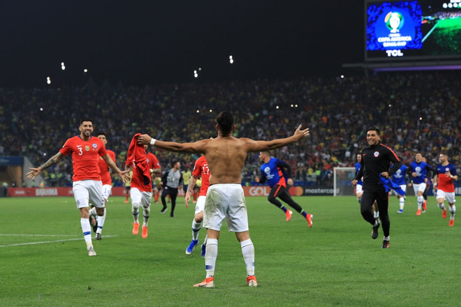 Hung thần của Messi v&agrave; tuyển Argentina 2 lần bị VAR từ chối b&agrave;n thắng nhưng vẫn lạnh l&ugrave;ng tiến v&agrave;o b&aacute;n kết Copa America - Ảnh 8.