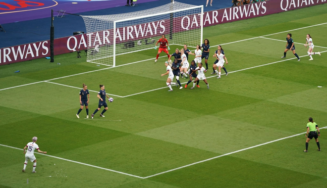 Captain America phi&ecirc;n bản nữ ghi cả 2 b&agrave;n loại chủ nh&agrave; Ph&aacute;p ở tứ kết World Cup 2019 - Ảnh 3.