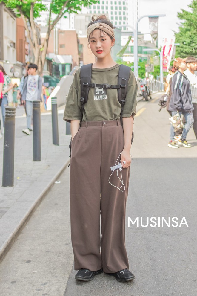 Street style giới trẻ Hàn tuần qua: xem xong bạn sẽ thấy việc lên đồ đơn giản mà đẹp hết nấc dễ như ăn kẹo - Ảnh 8.