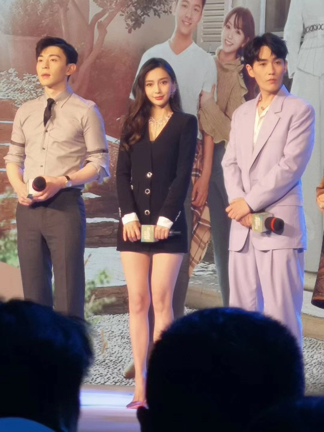Loạt ảnh camera thường của Angela Baby: Liệu c&oacute; thực sự sở hữu body cực phẩm như được tung h&ocirc;? - Ảnh 10.