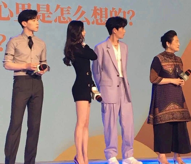 Loạt ảnh camera thường của Angela Baby: Liệu c&oacute; thực sự sở hữu body cực phẩm như được tung h&ocirc;? - Ảnh 12.
