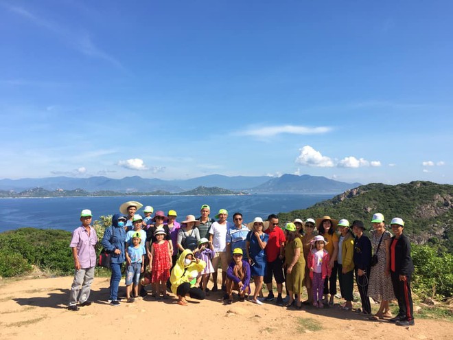 Lần đầu tiên tại đảo Bình Ba (Khánh Hoà) xuất hiện cá heo “đuổi theo” tàu của du khách, nhưng mệt quá nên nhảy tý rồi lặn thôi - Ảnh 8.