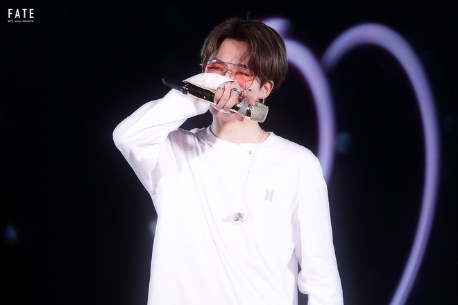 Hơn 60.000 ARMY đ&atilde; d&agrave;nh cho BTS bất ngờ g&igrave; tại th&aacute;nh địa Wembley m&agrave; khiến c&aacute;c th&agrave;nh vi&ecirc;n phải bật kh&oacute;c nức nở? - Ảnh 8.