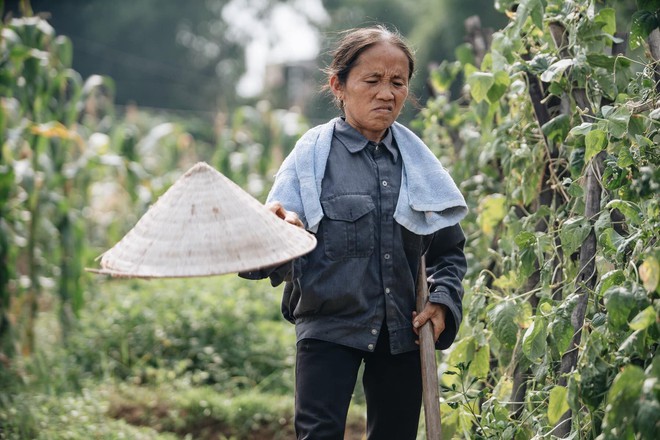 Bà Tân Vê lốc lần đầu kể về quá khứ cơ cực, chồng mất vì ung thư trên sóng truyền hình - Ảnh 2.