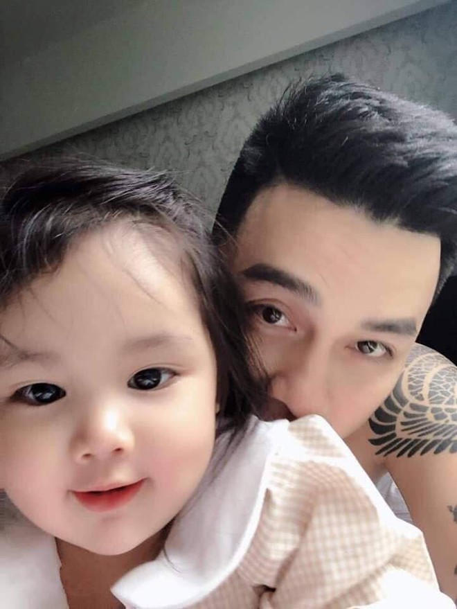 Mới hơn 2 tuổi, con g&aacute;i Tiến Dũng (The Men) đ&atilde; được nhận x&eacute;t c&oacute; tố chất trở th&agrave;nh mỹ nh&acirc;n tương lai - Ảnh 2.