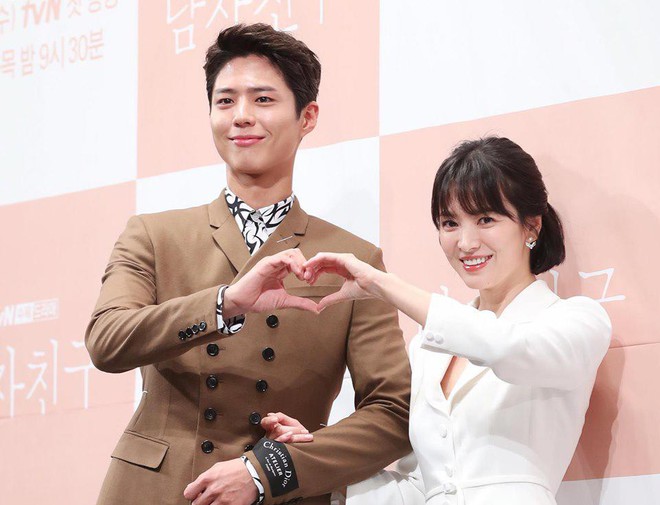 Song Joong Ki cuối cùng đã lên tiếng về tin đồn gây sốc Song Hye Kyo ngoại tình với Park Bo Gum - Ảnh 1.