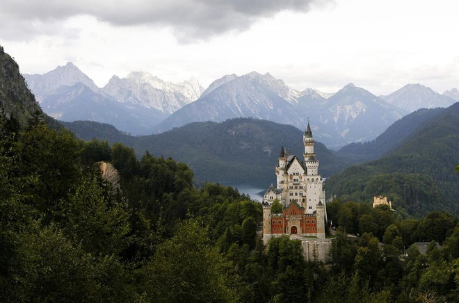 Vua điên xứ Bavaria: Cả đời đắm chìm trong cổ tích ảo mộng, đến cái chết cũng đầy bí ẩn tại tòa lâu đài đẹp nhất châu Âu - Ảnh 9.