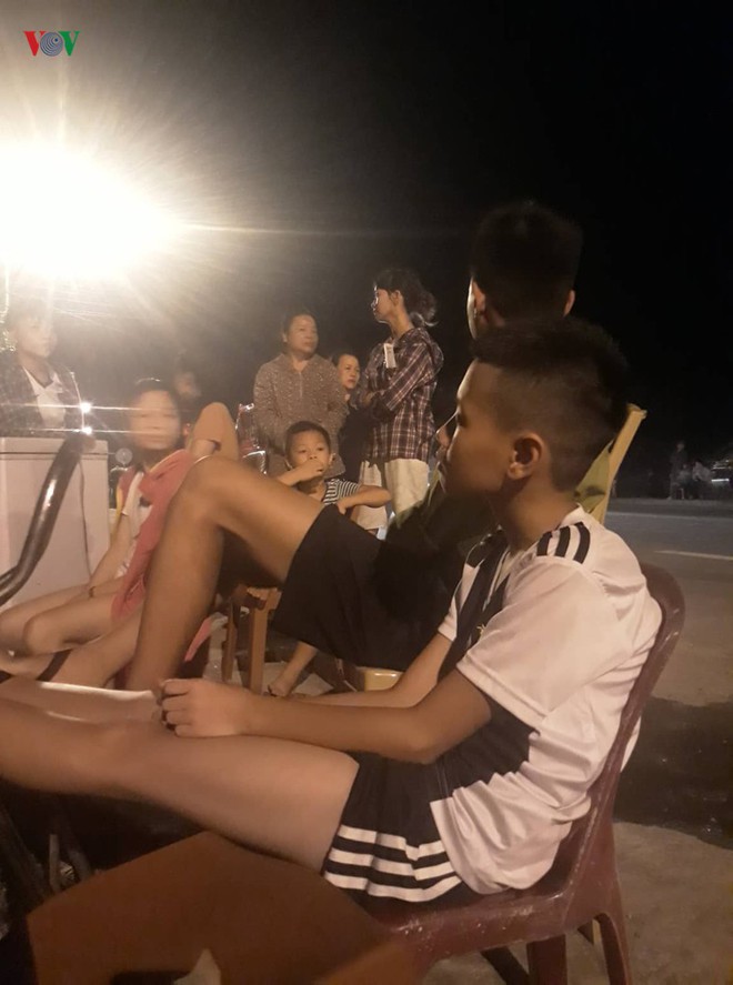 Ảnh: Lửa bao tr&ugrave;m d&atilde;y Hồng Lĩnh, bất ngờ đổi chiều tiến s&aacute;t khu d&acirc;n cư - Ảnh 6.