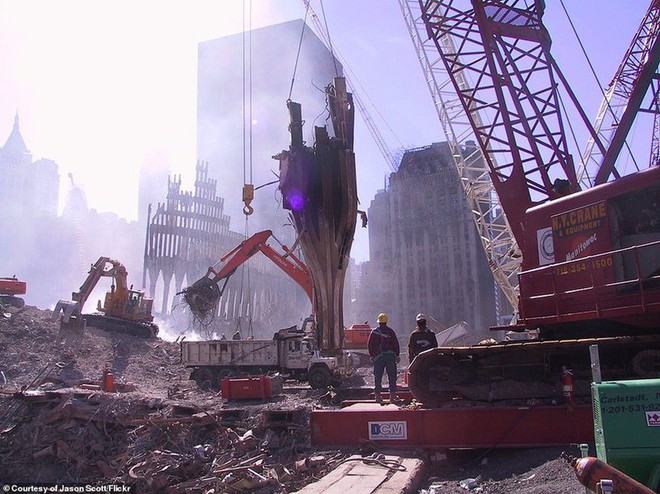 Cận cảnh quá trình xử lý hiện trường vụ khủng bố 11/9 - Ảnh 6.