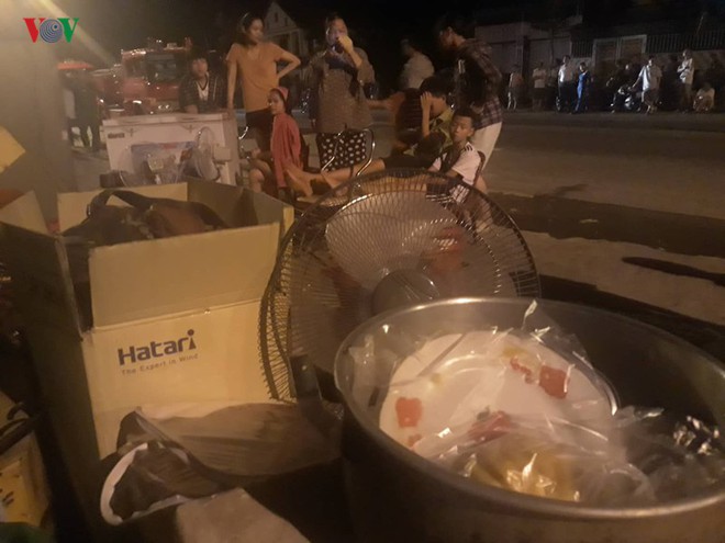 Ảnh: Lửa bao tr&ugrave;m d&atilde;y Hồng Lĩnh, bất ngờ đổi chiều tiến s&aacute;t khu d&acirc;n cư - Ảnh 7.