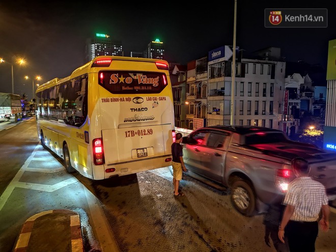 Đường trên cao tắc cứng sau va chạm giao thông, hàng trăm phương tiện quay đầu đi ngược chiều bất chấp nguy hiểm - Ảnh 5.