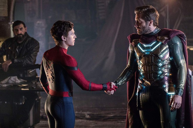 Tưởng làm nữ chính ngôn tình trong FAR FROM HOME, hóa ra Zendaya chỉ là nữ phụ đam mỹ bên Nhện nhí - Ảnh 1.