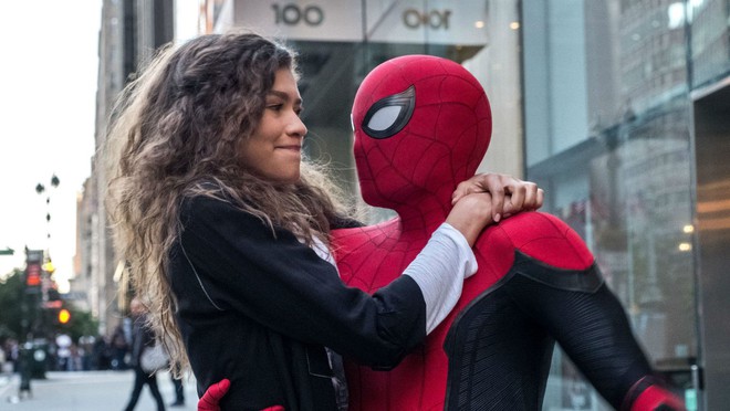 Tưởng làm nữ chính ngôn tình trong FAR FROM HOME, hóa ra Zendaya chỉ là nữ phụ đam mỹ bên Nhện nhí - Ảnh 5.